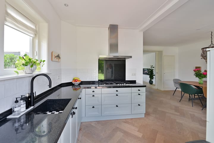 Photo 10 of Loosdrechtseweg 96