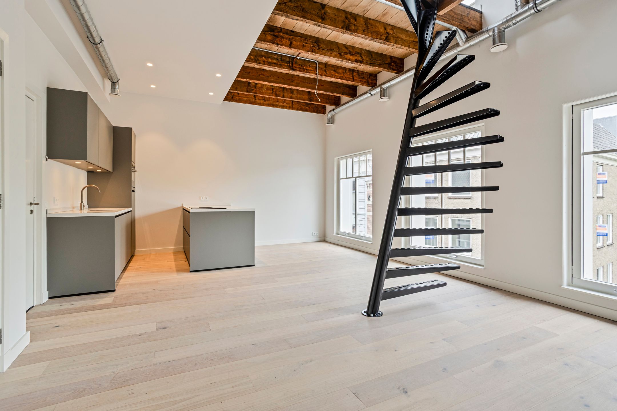 Photo 6 of Brabantse Turfmarkt 103