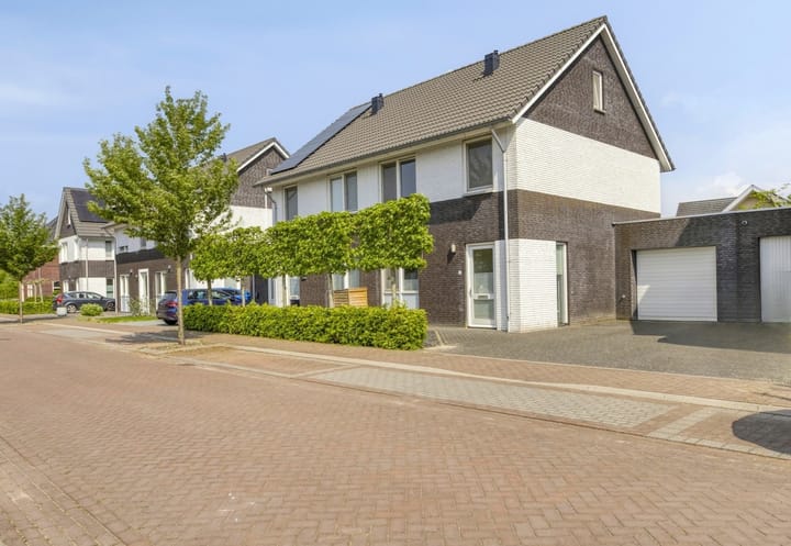 Foto 1 van Kamille 32