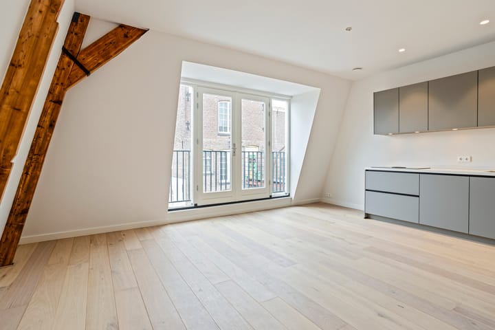 Photo 7 of Brabantse Turfmarkt 105