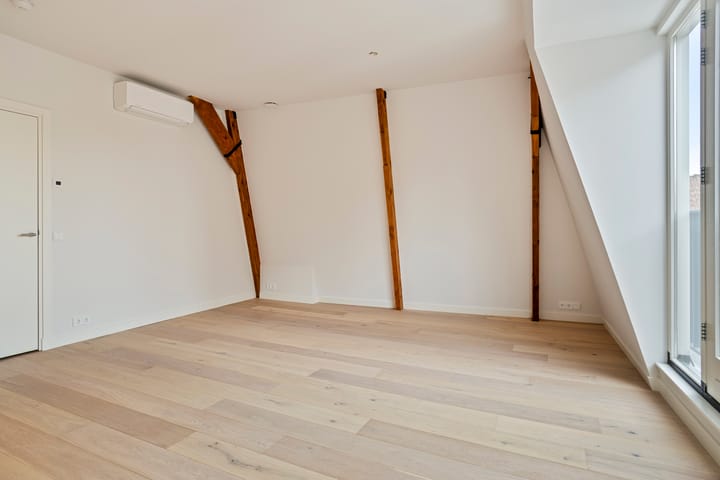 Photo 9 of Brabantse Turfmarkt 105