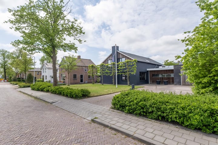 Photo 9 of Irenestraat 32