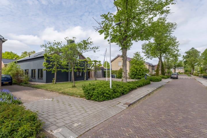 Photo 10 of Irenestraat 32