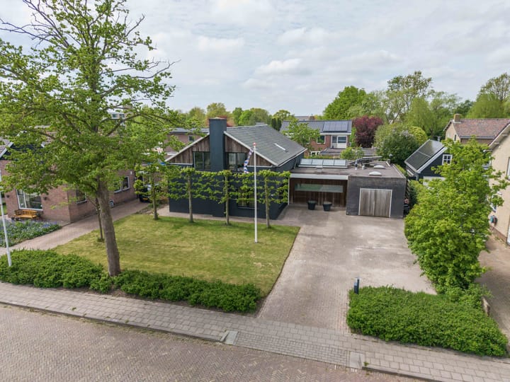 Photo 16 of Irenestraat 32