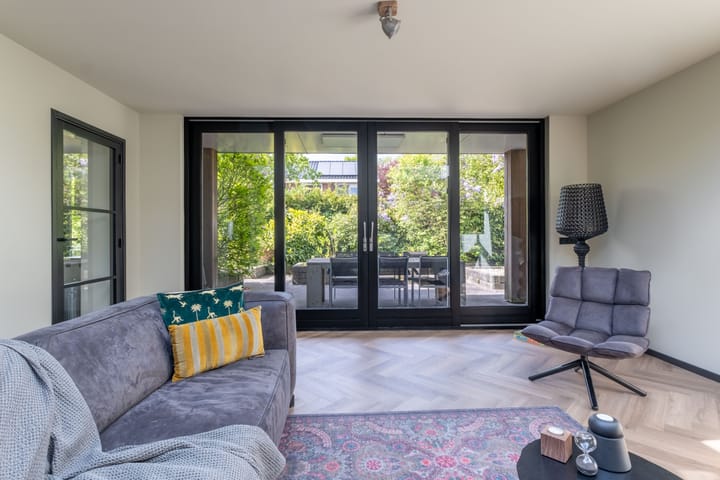 Photo 24 of Irenestraat 32