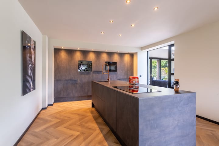 Photo 40 of Irenestraat 32