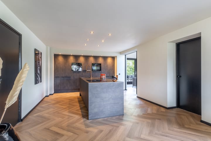 Photo 42 of Irenestraat 32