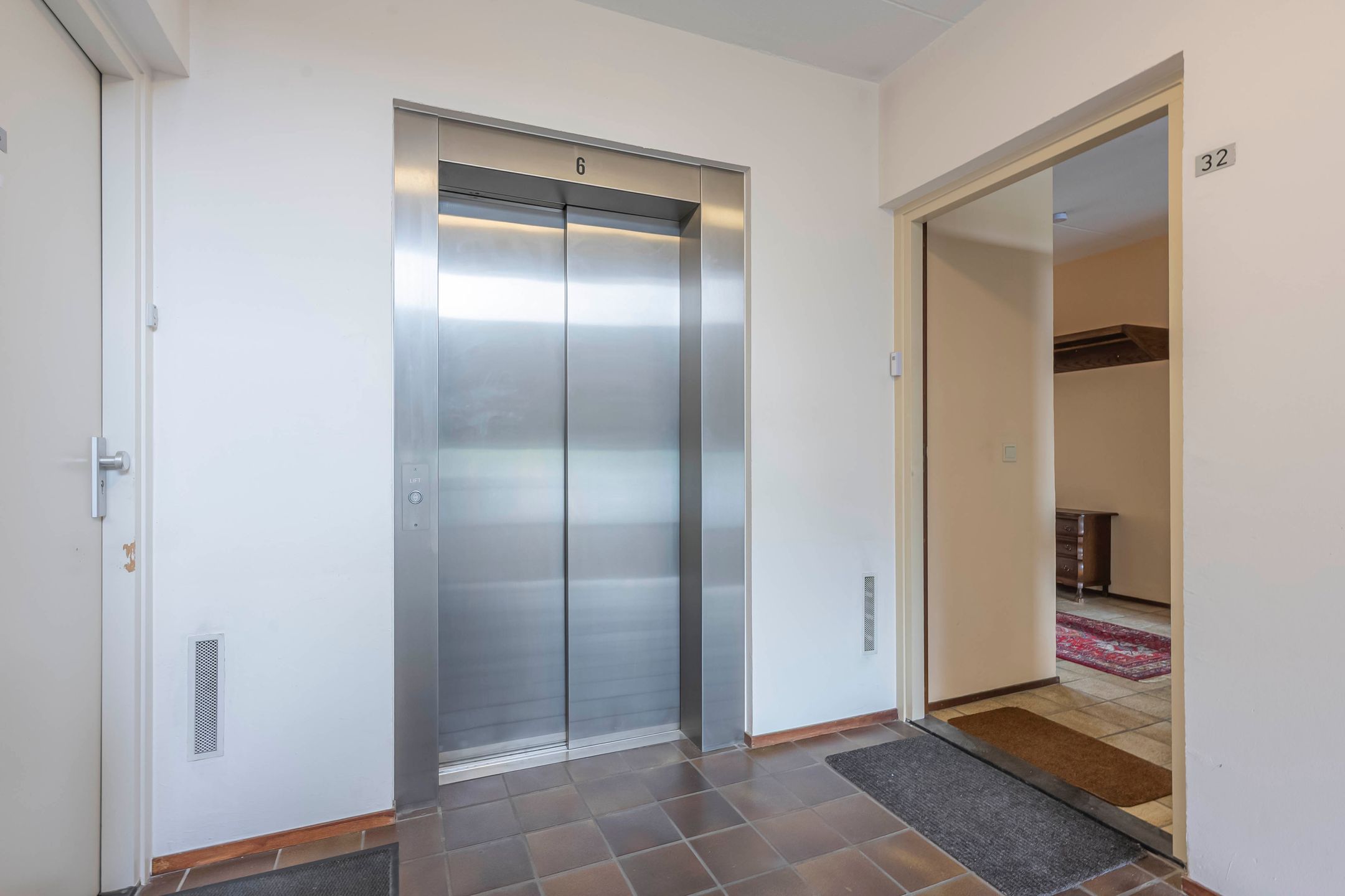 Photo 3 of Passage 32