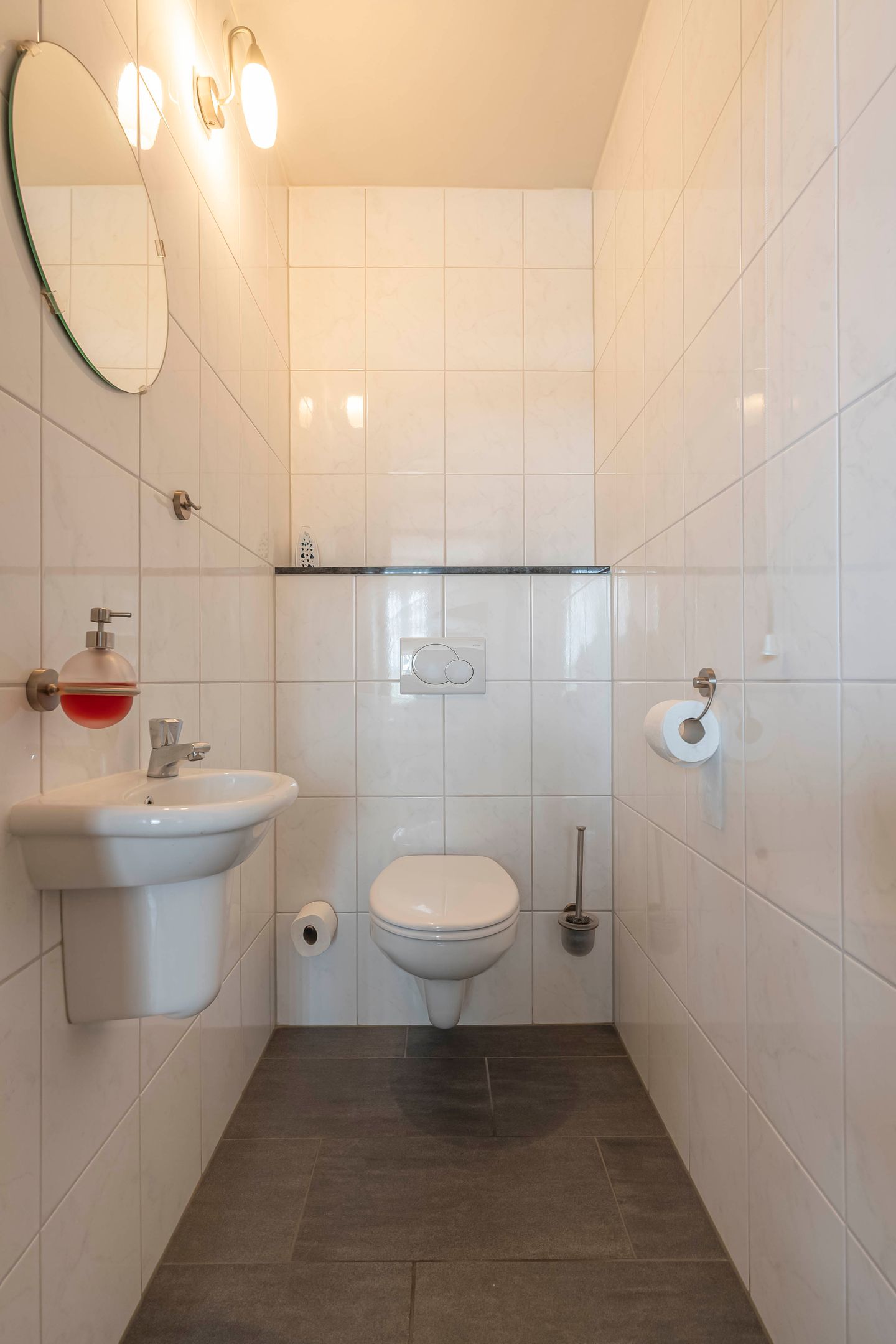 Photo 14 of Passage 32