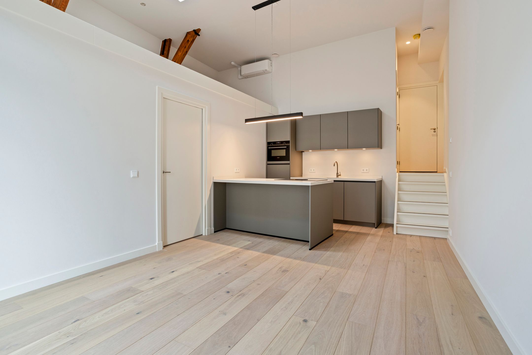 Foto 9 van Brabantse Turfmarkt 107