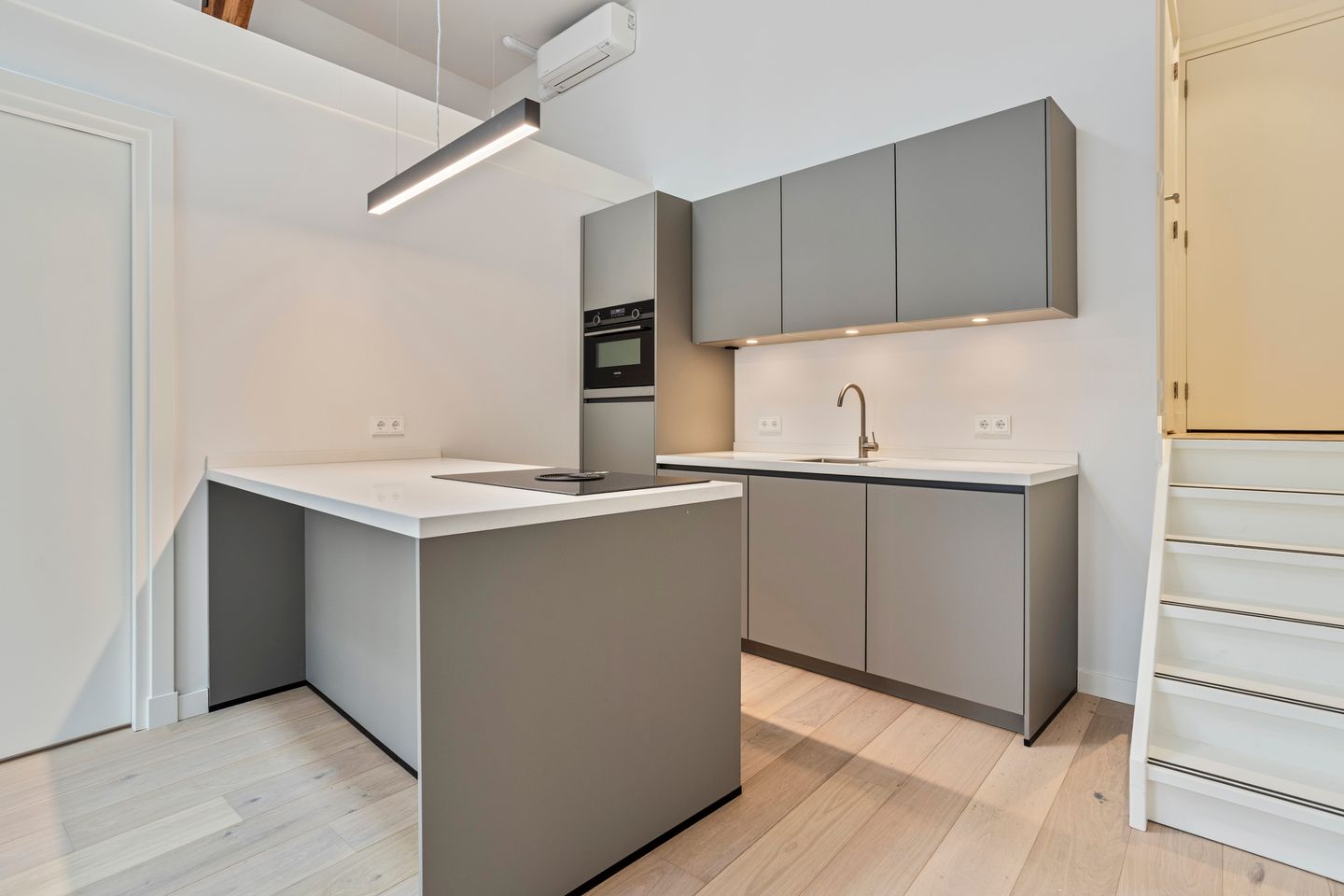 Foto 10 van Brabantse Turfmarkt 107