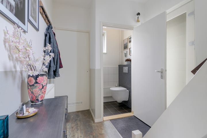 Photo 9 of Leliestraat 46