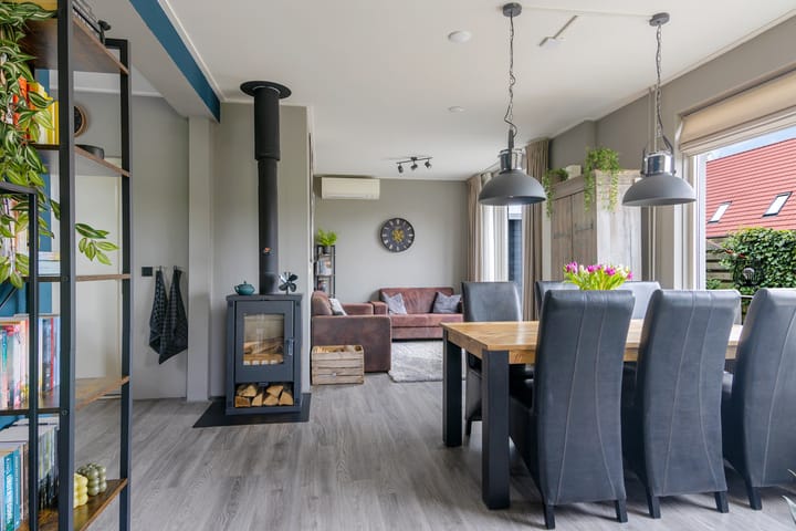 Photo 12 of Leliestraat 46