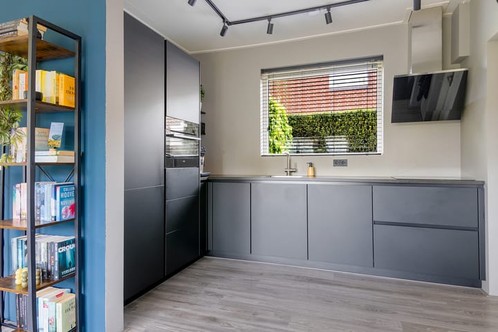 Photo 14 of Leliestraat 46