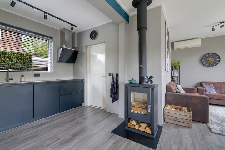 Photo 15 of Leliestraat 46