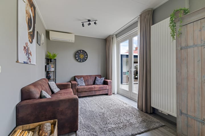 Photo 16 of Leliestraat 46