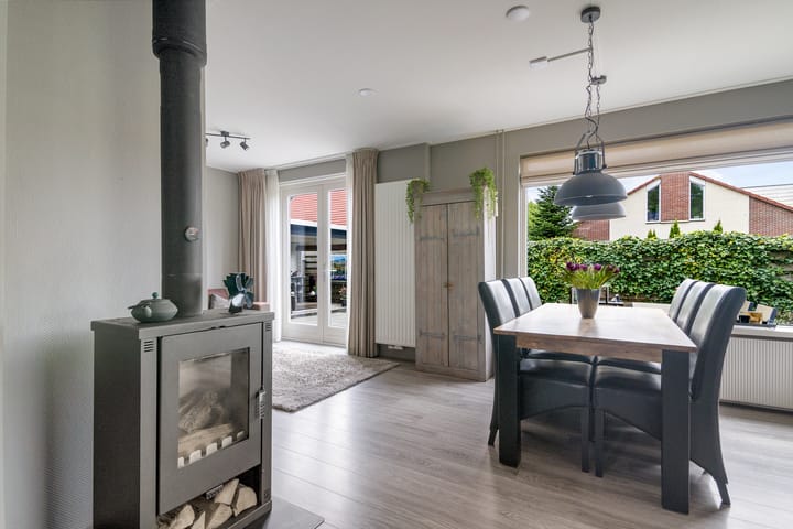 Photo 19 of Leliestraat 46