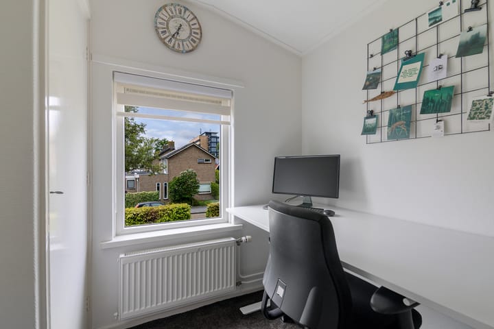 Photo 22 of Leliestraat 46