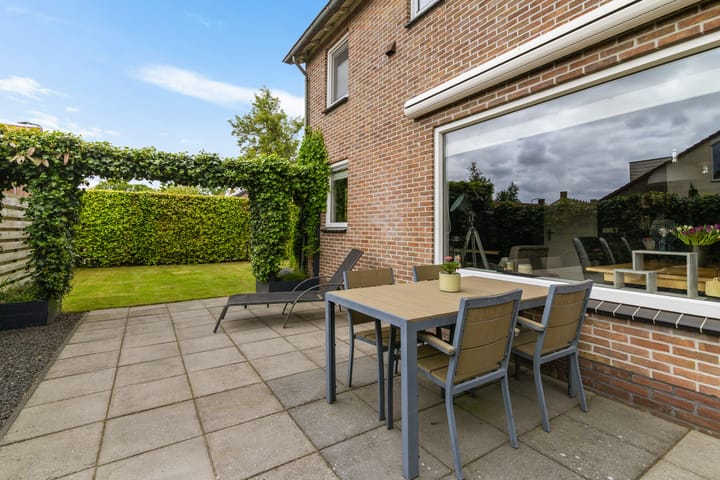 Photo 35 of Leliestraat 46