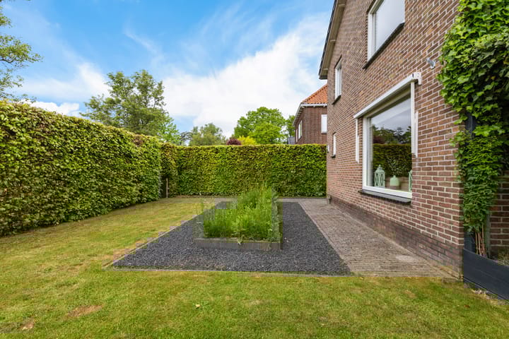 Photo 36 of Leliestraat 46