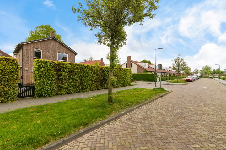 Photo 37 of Leliestraat 46