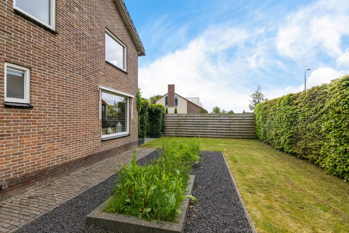 Photo 38 of Leliestraat 46