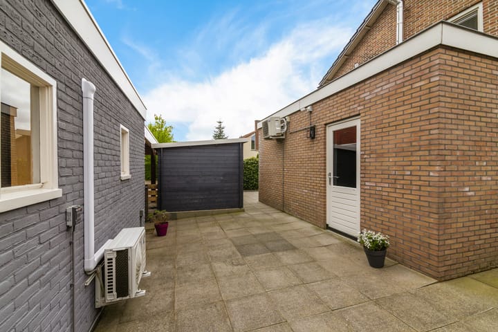 Photo 40 of Leliestraat 46