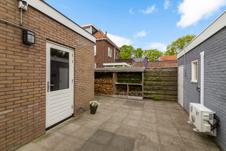 Photo 41 of Leliestraat 46