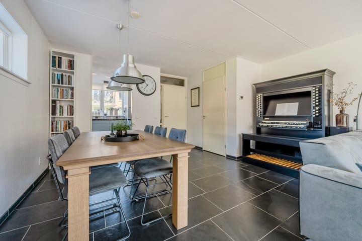 Photo 11 of Prinses Amaliastraat 2