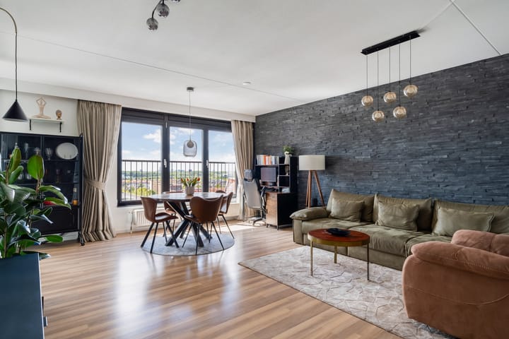 Photo 8 of Simon Carmiggelthof 198