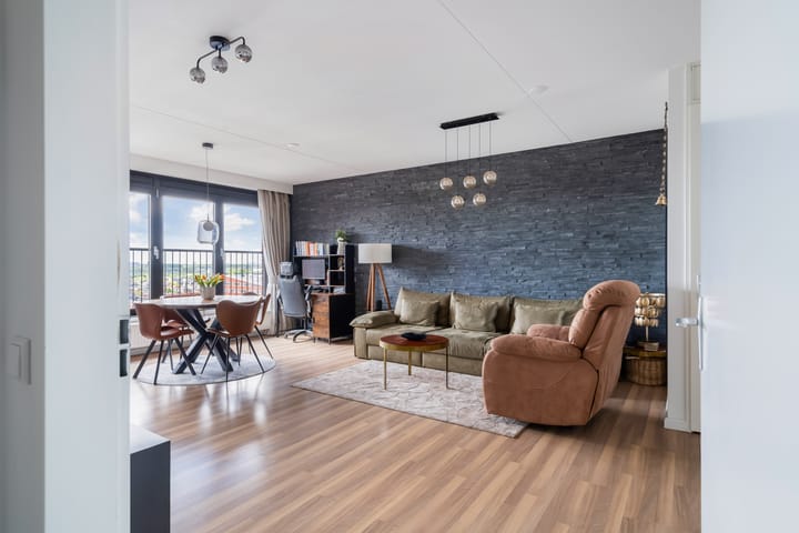 Photo 7 of Simon Carmiggelthof 198