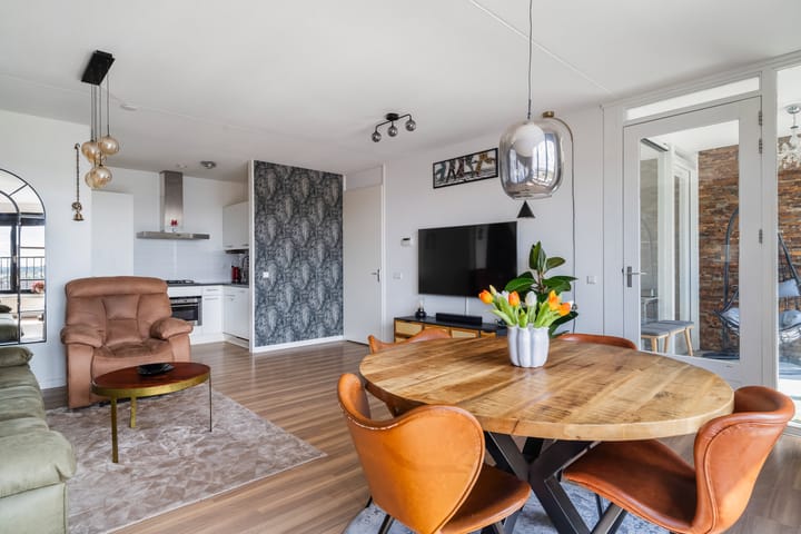 Photo 10 of Simon Carmiggelthof 198