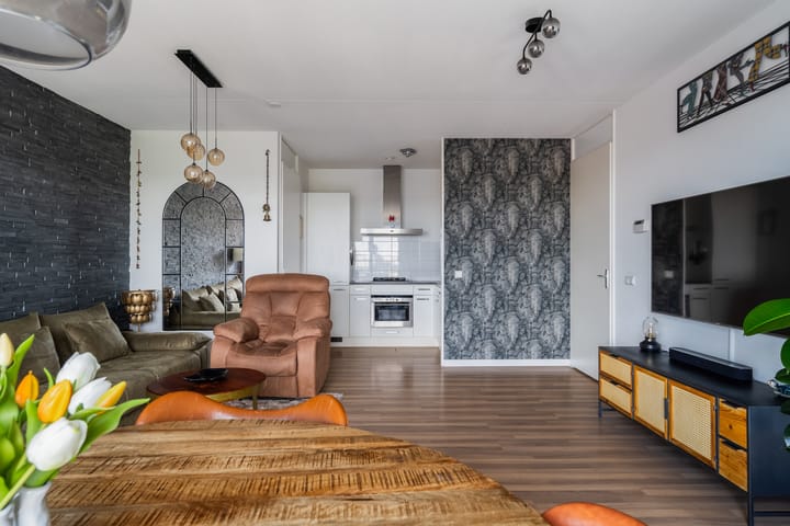 Photo 15 of Simon Carmiggelthof 198