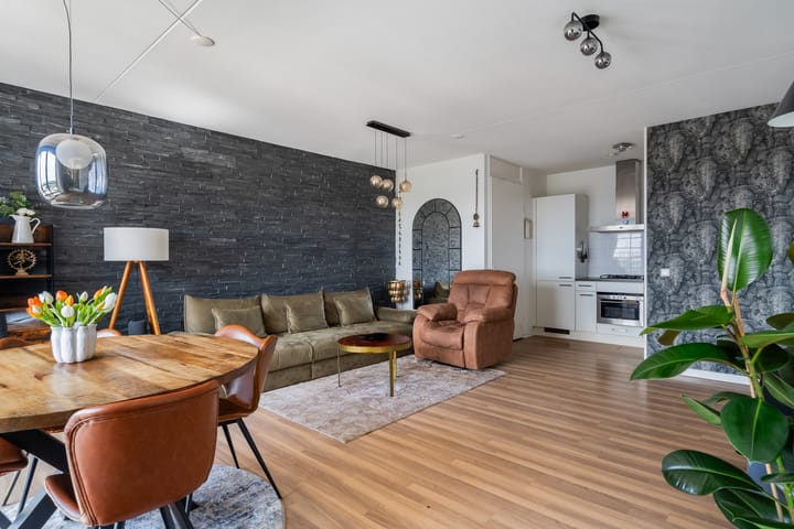 Photo 16 of Simon Carmiggelthof 198