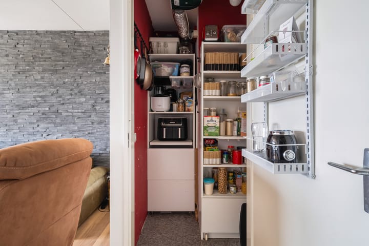 Photo 18 of Simon Carmiggelthof 198