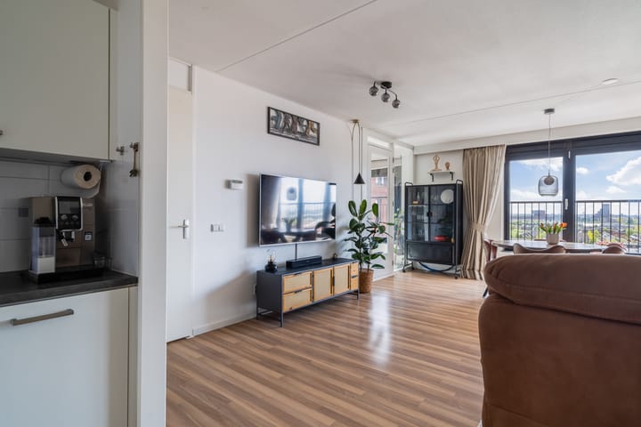 Photo 19 of Simon Carmiggelthof 198