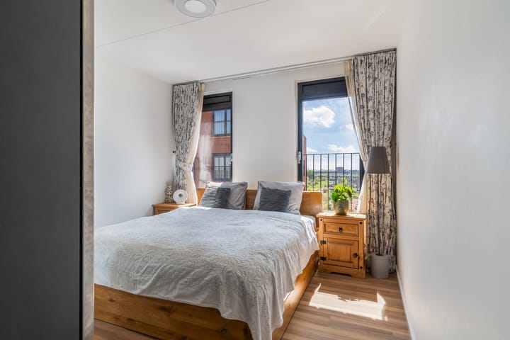 Photo 24 of Simon Carmiggelthof 198