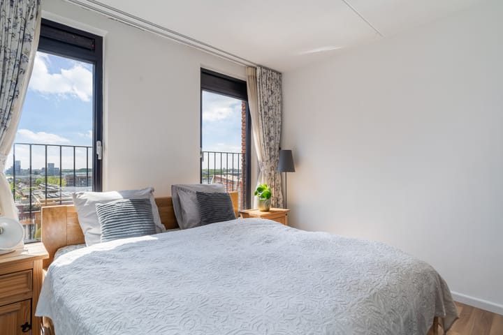 Photo 25 of Simon Carmiggelthof 198