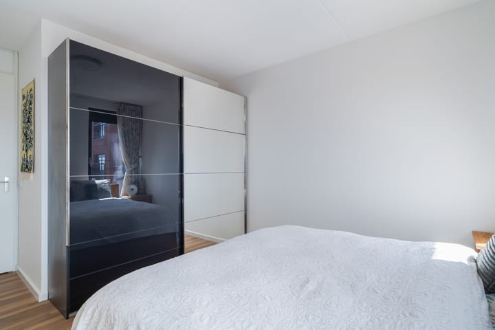 Photo 26 of Simon Carmiggelthof 198