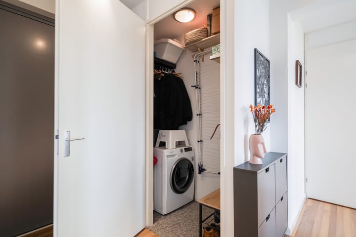 Photo 30 of Simon Carmiggelthof 198