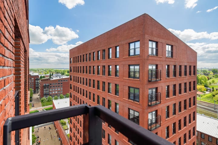 Photo 34 of Simon Carmiggelthof 198