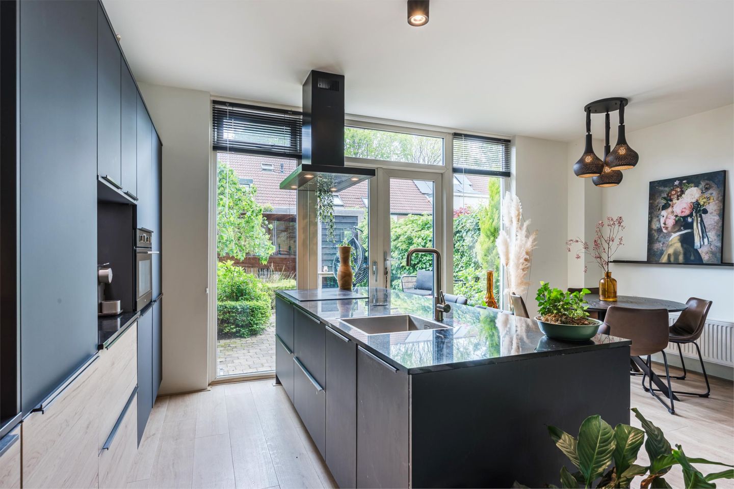 Photo 10 of Dr. J. Presserstraat 74