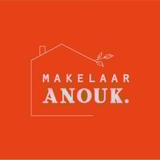 Makelaar Anouk.