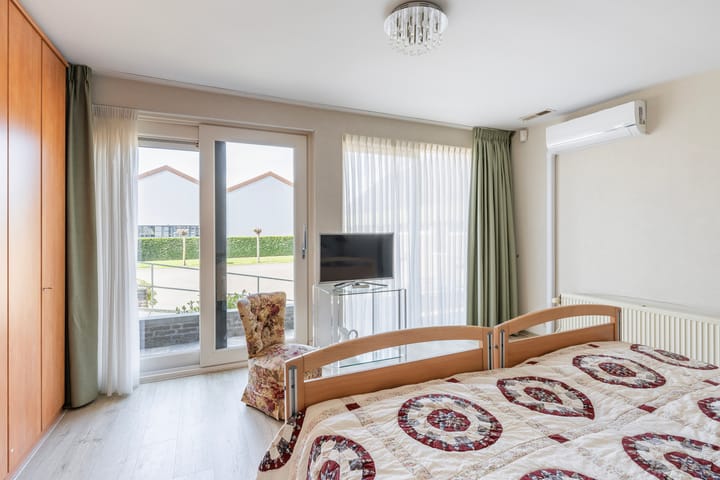 Foto 43 van Haantje 24-C