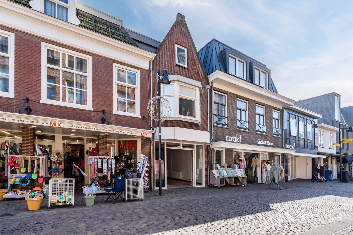 View photo 2 of Voorstraat 97-A