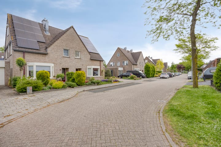 Foto 3 van Den Akker 14