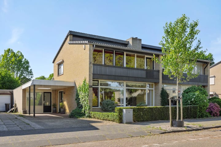 Foto 1 van Van der Duyn van Maasdamstraat 42