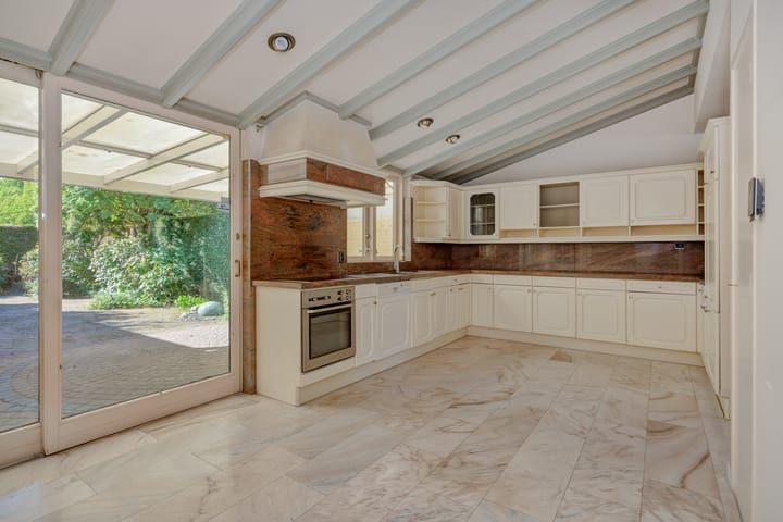 Foto 8 van Van der Duyn van Maasdamstraat 42