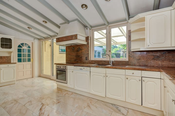 Foto 11 van Van der Duyn van Maasdamstraat 42