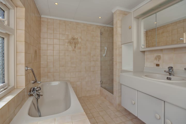 Foto 27 van Van der Duyn van Maasdamstraat 42